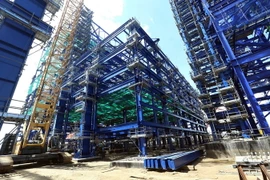 Thi công khu turbine nhà máy. (Ảnh: Huy Hùng/TTXVN)