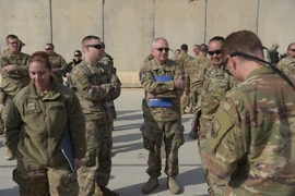 Bĩnh sỹ Mỹ tại căn cứ không quân Kandahar của Afghanistan. (Ảnh: AFP/TTXVN)