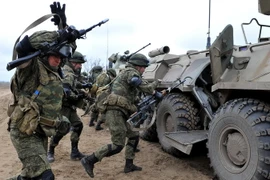 Binh sỹ Nga tham gia cuộc diễn tập. (Ảnh: AFP/TTXVN)