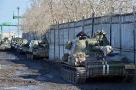 Ukraine tuyên bố ngừng rút vũ khí hạng nặng khỏi giới tuyến 