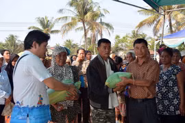 Hội người Campuchia gốc Việt hỗ trợ bà con nghèo đón Tết