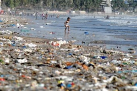 Trung Quốc đổ ra biển 2,4 triệu tấn rác thải mỗi năm