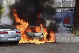 Pháp: 940 ôtô bị các đối tượng gây rối đốt trong đêm đón Năm mới