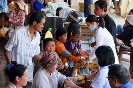 Khám bệnh miễn phí cho Việt kiều và người nghèo tại Phnom Penh 
