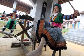 Độc đáo nghề xe lanh dệt vải của người Mông ở Đồng Văn