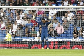 Kẻ thách thức Iker Casillas có màn ra mắt tại Bernabeu