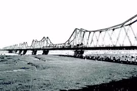 Cầu Doumer - nay là cầu Long Biên. (Ảnh: Trung tâm Lưu trữ Quốc gia I)