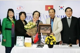 Buổi tọa đàm có sự tham gia của đại diện gia đình cố giáo sư Rhee Yeung Hui. (Ảnh: BTC)