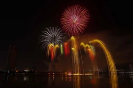 Màn trình diễn pháo hoa của đội Bỉ. (Ảnh: Trần Lê Lâm/TTXVN)