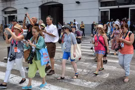 Khách du lịch tại La Habana, Cuba. (Ảnh: AFP/TTXVN)