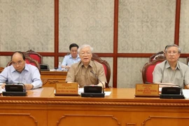 Tổng Bí thư, Chủ tịch nước Nguyễn Phú Trọng; Thường trực Ban Bí thư Trần Quốc Vượng; Thủ tướng Nguyễn Xuân Phúc tại cuộc họp. (Ảnh: Trí Dũng/TTXVN)