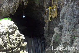 Lối vào hang nơi nạn nhân đang bị mắc kẹt. (Nguồn: laocaitv.vn)
