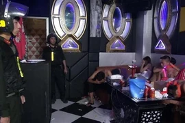 Công an đột kích hai quán karaoke và phát hiện hơn 100 đối tượng sử dụng ma túy. Ảnh minh họa. (Ảnh: Công Mạo/TTXVN)