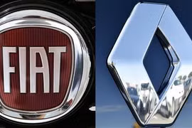 Biểu tượng của hãng sản xuất ôtô Fiat Chrysler (trái) và Renault (phải). (Nguồn: AFP/TTXVN)