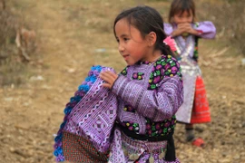 Theo chân những người Mông ở Sơn La đi chơi Xuân