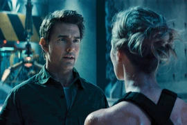 Tom Cruise “chết đi sống lại” trong “Cuộc chiến luân hồi” 