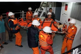 Quảng Trị: Cứu sống sáu ngư dân gặp nạn trên biển