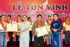 Lễ tôn vinh 100 người hiến máu tiêu biểu Việt Nam năm 2014