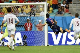 Hiệu ứng Van Persie trên các trang mạng xã hội nổi tiếng