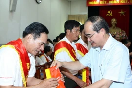 Gặp mặt 100 đại biểu tiêu biểu về hiến máu tình nguyện 2014