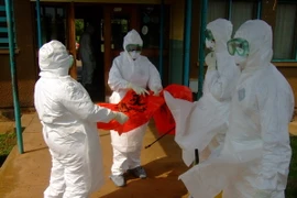 Dịch sốt do virus Ebola ở Tây Phi vượt tầm kiểm soát