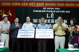 Hội người Việt Nam tại Liên bang Nga ủng hộ chiến sỹ biển đảo