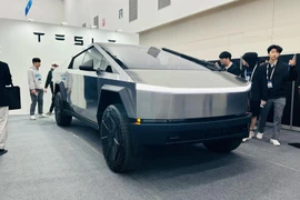 Tesla Cybertruck thu hút sự chú ý của khách tham quan FIX 2024. (Nguồn: Vietnam+)