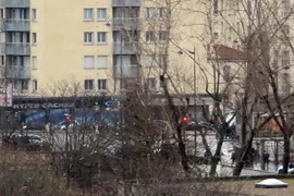 Bộ Nội vụ Pháp bác tin 2 người thiệt mạng trong vụ bắt con tin