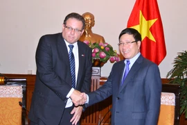 Phó Thủ tướng, Bộ trưởng Ngoại giao tiếp Chủ tịch Hạ viện Uruguay