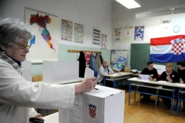 Croatia bắt đầu tiến hành cuộc bầu cử tổng thống vòng 2
