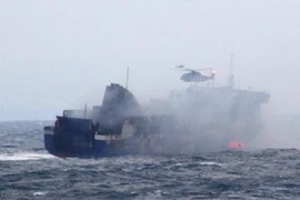 Phà Norman Atlantic cập cảng Italy, tìm thấy hộp đen