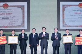 Thủ tướng trao Bằng công nhận “Huyện nông thôn mới” đầu tiên