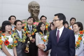 Phó Thủ tướng Vũ Đức Đam gặp gỡ các tài năng trẻ nhận Quả Cầu Vàng