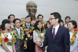 Phó Thủ tướng Vũ Đức Đam gặp gỡ các tài năng trẻ nhận Quả Cầu Vàng