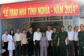 Tây Ninh xây hơn 1.300 căn nhà cho người có công trong 2015