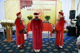 Lễ cúng Vua Hùng. (Ảnh: Quang Vinh/TTXVN)