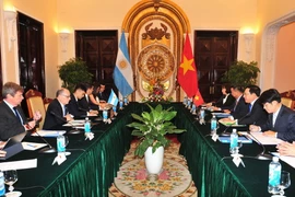 Phó Thủ tướng, Bộ trưởng Ngoại giao Phạm Bình Minh hội đàm với Bộ trưởng Ngoại giao Cộng hòa Argentina Jorge Faurie. (Ảnh: Nguyễn Khang/TTXVN)