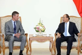 Thủ tướng Nguyễn Xuân Phúc tiếp ông Giles Lever Đại sứ Liên hiệp Vương quốc Anh và Bắc Ireland đến chào từ biệt kết thúc nhiệm kỳ công tác tại Việt Nam. (Ảnh: Thống Nhất/TTXVN)