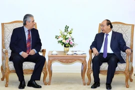 Thủ tướng Nguyễn Xuân Phúc tiếp ông George Mavrikos, Tổng thư ký Liên hiệp Công đoàn Thế giới (WFTU). (Ảnh: Thống Nhất/TTXVN)