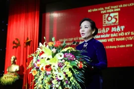 Bà Ngô Phương Lan, Cục trưởng Cục Điện ảnh (Bộ Văn hóa, Thể thao và Du lịch) phát biểu ôn lại truyền thống 65 năm vẻ vang của điện ảnh cách mạng Việt Nam. (Ảnh: Thanh Tùng/TTXVN)