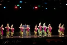 Các điệu múa Bedhayan được biểu diễn tại Liên hoan. (Ảnh: Giang Quyên/Vietnam+)