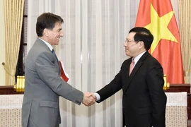 Phó Thủ tướng, Bộ trưởng Bộ Ngoại giao Phạm Bình Minh tiếp ngài Ioannis Raptakis, Đại sứ Hy Lạp tại Việt Nam. (Ảnh: Lâm Khánh/TTXVN)