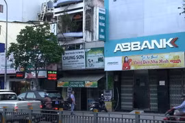 Phòng giao lịch Lũy Bán Bích của ABBank, nơi xảy ra vụ cướp ngân hàng táo tợn sáng 31/3. (Ảnh: Thành Chung/TTXVN)