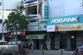 Phòng giao lịch Lũy Bán Bích của ABBank, nơi xảy ra vụ cướp ngân hàng táo tợn sáng 31/3. (Ảnh: Thành Chung/TTXVN)