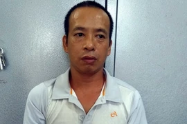 Đối tượng Lê Mạnh Hùng tại cơ quan điều tra. (Ảnh: TTXVN)