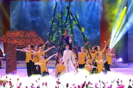 Một tiết mục tại chương trình. (Ảnh: An Đăng/TTXVN)