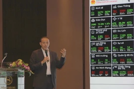 Các chuyên gia quốc tế trình bày các giải pháp xây dựng đô thị thông minh cho Thành phố Hồ Chí Minh. (Ảnh: Tiến Lực/TTXVN)