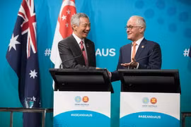 Thủ tướng Australia Malcolm Turnbull và Thủ tướng Singapore Lý Hiểu Long tại Hội nghị cấp cao đặc biệt ASEAN-Australia. (Ảnh: Nguyễn Diệu Linh/​TTXVN)