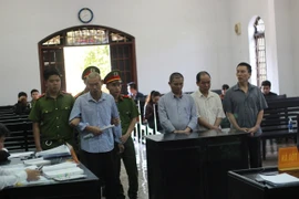 Làm giả quyết định ly hôn, nguyên thư ký tòa lĩnh án 2 năm tù giam