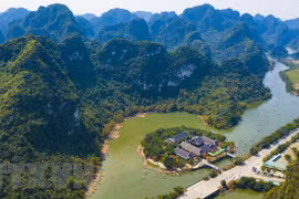 Khu du lịch Tràng An nhìn từ trên cao. (Ảnh: Minh Đức/TTXVN)